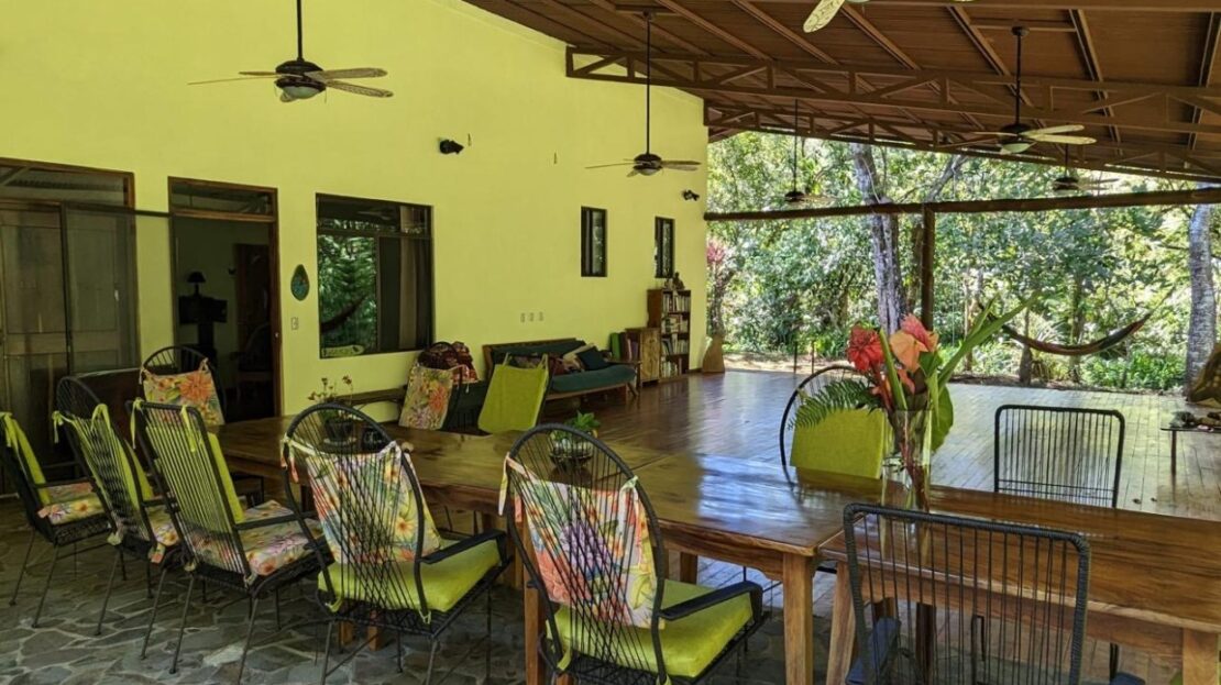 River front retreat lodge in Lake Arenal