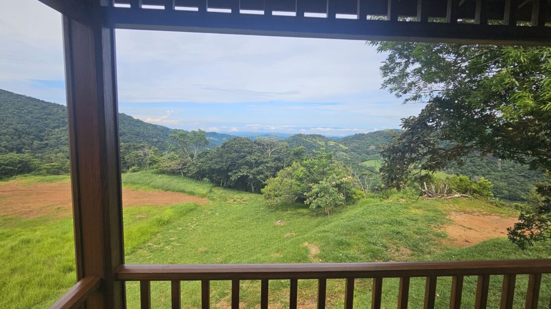 050m² Property with Chalet