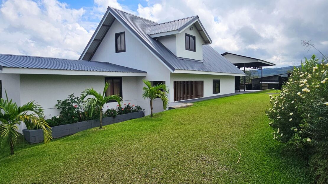Price Reduction! Spacious 5-Acre Country Estate Property for Sale in Venecia, Near Ciudad Quesada – Peaceful Living with Modern Comforts, San carlos, Costa Rica — photo 1