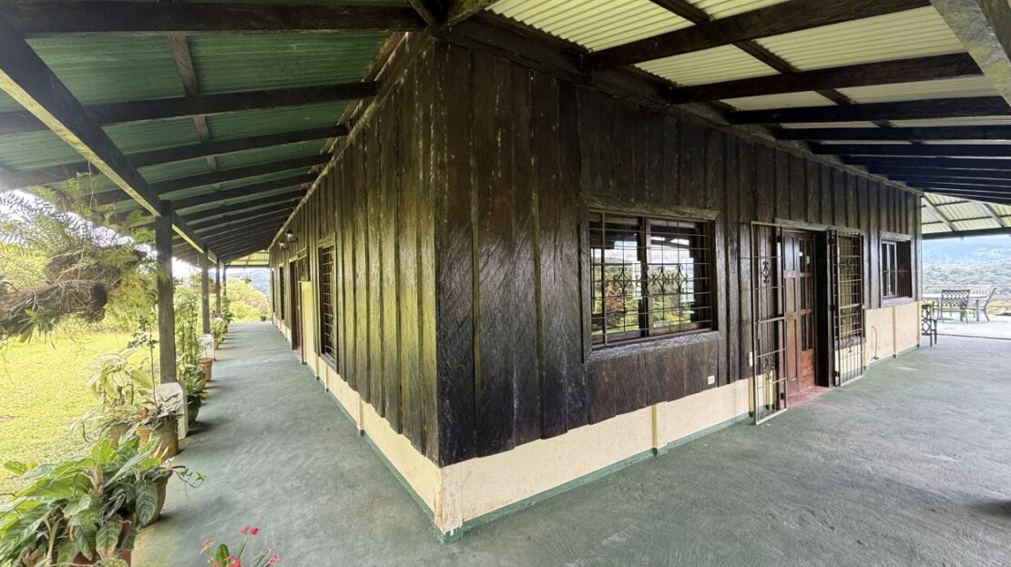 Family  House with huge acreage in La Fortuna near Lake Arenal