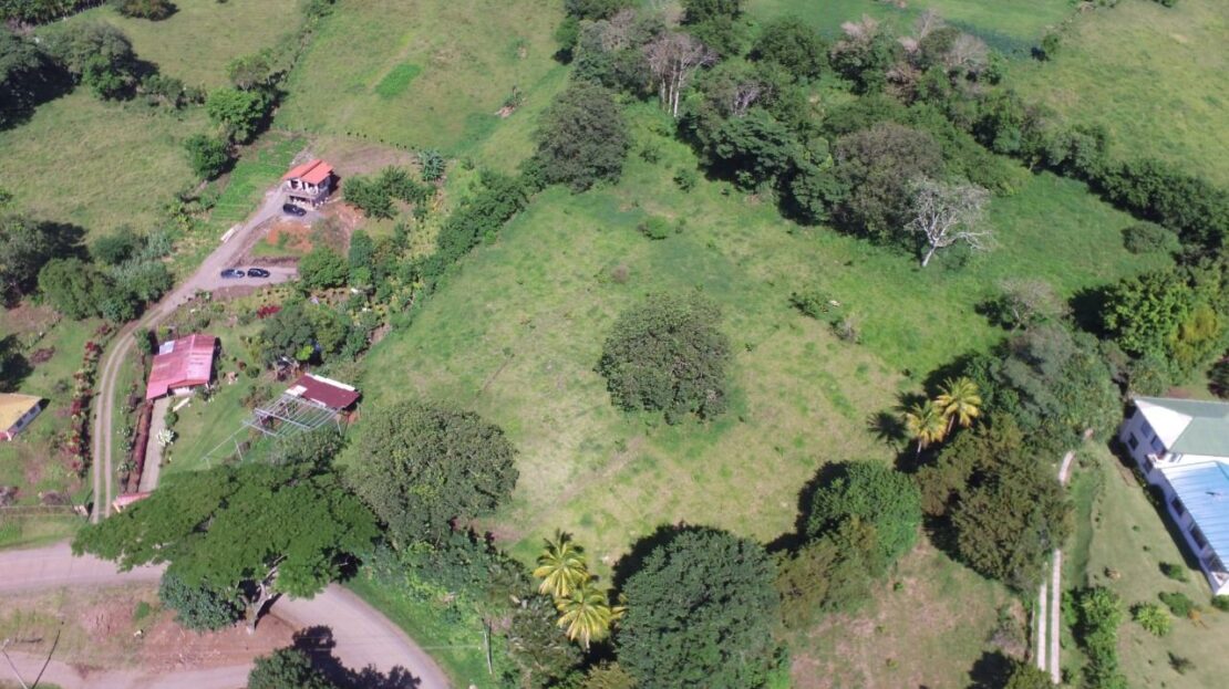 Lakefront lot for sale at Lake Arenal