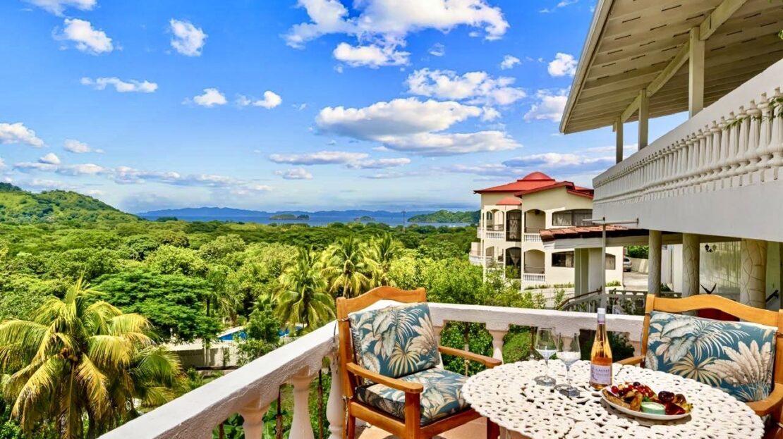 Prestigious 19-Bedroom Coastal Estate with Development Potential in Playa del Coco