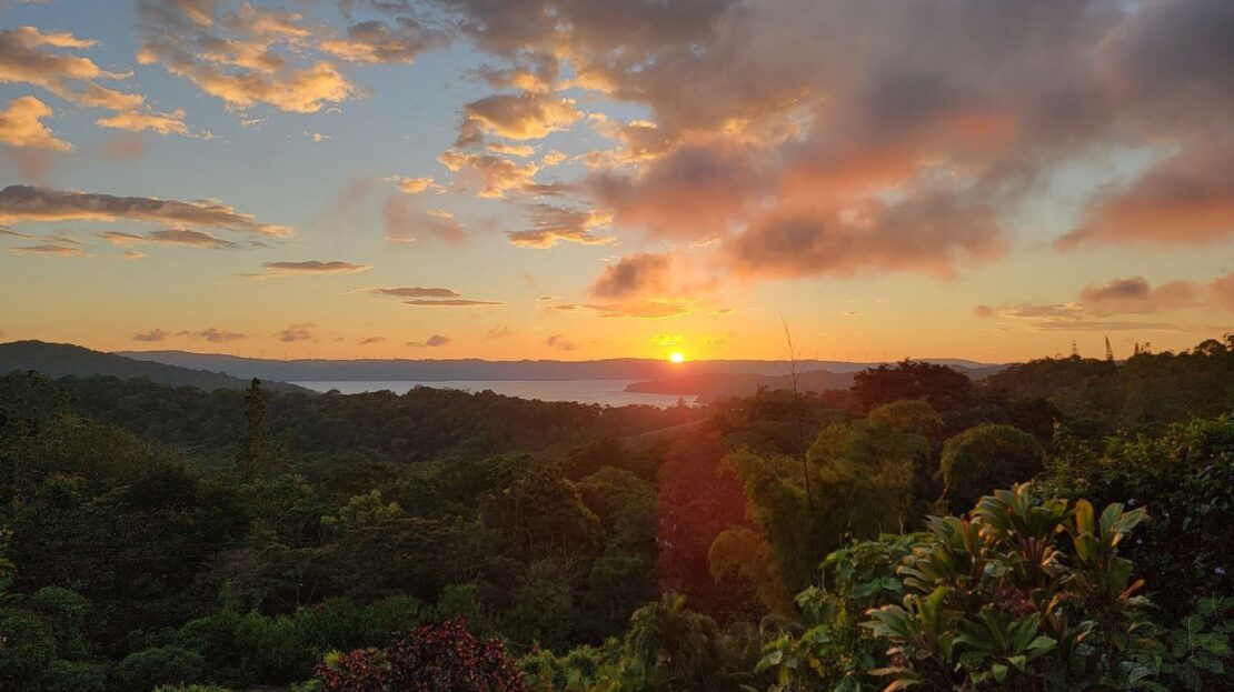 Lake Arenal Guanacaste Hilltop Lake View Home with Pool & Sunset Vistas