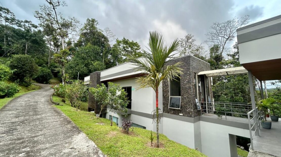 Guanacaste Costa Rica - Contemporary Luxury with Lake Access & Rental income