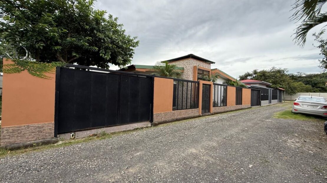 Villa for Sale in Liberia in gated community - “Casa El Real Liberiano”