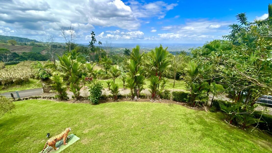 000 SF Workshop in La Tigra Near La Fortuna Costa Rica