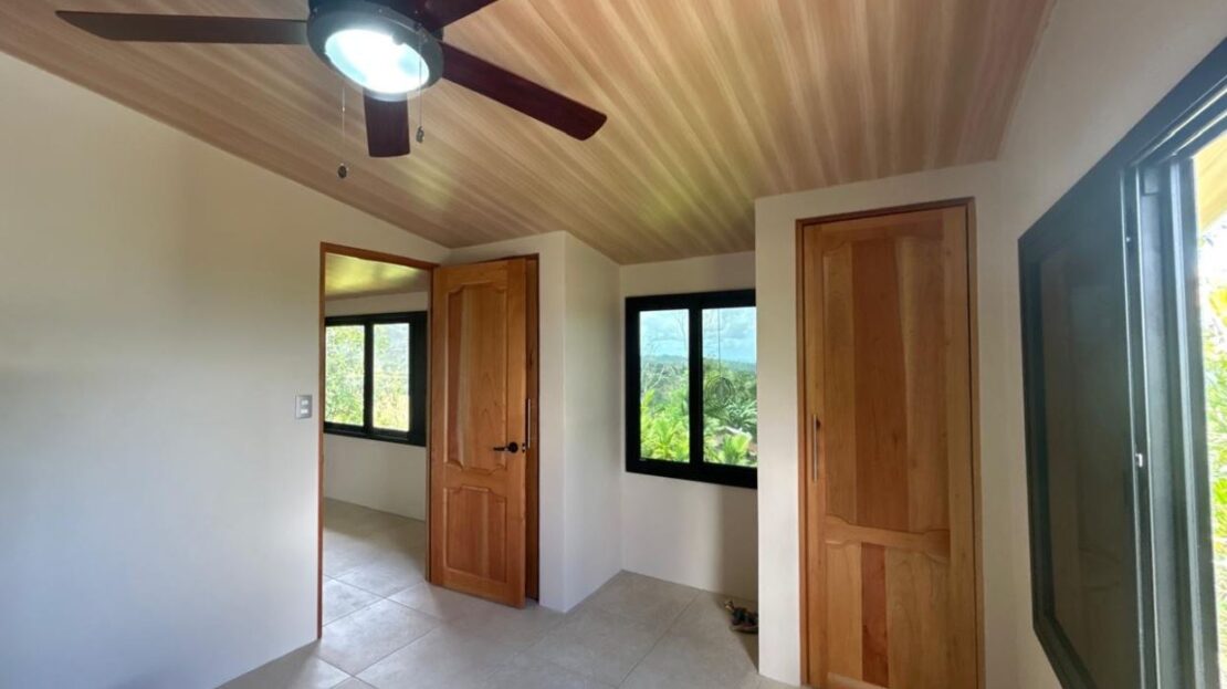 000 SF Workshop in La Tigra Near La Fortuna Costa Rica $ 295