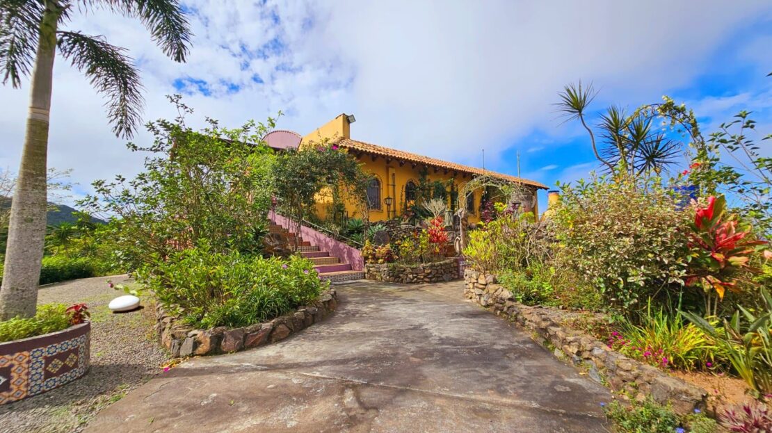 Luxurious Hilltop Estate in Costa Rica: A Private Oasis with Unparalleled Views
