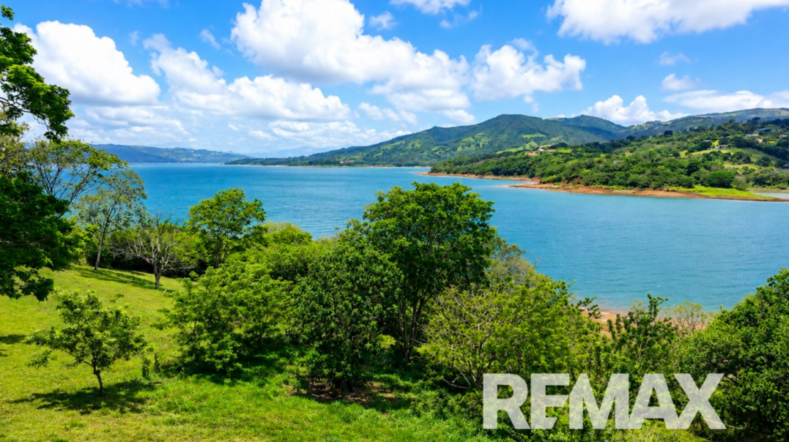 Elegant Modern Lake-Access Estate in Costa Rica’s Lake Arenal Region