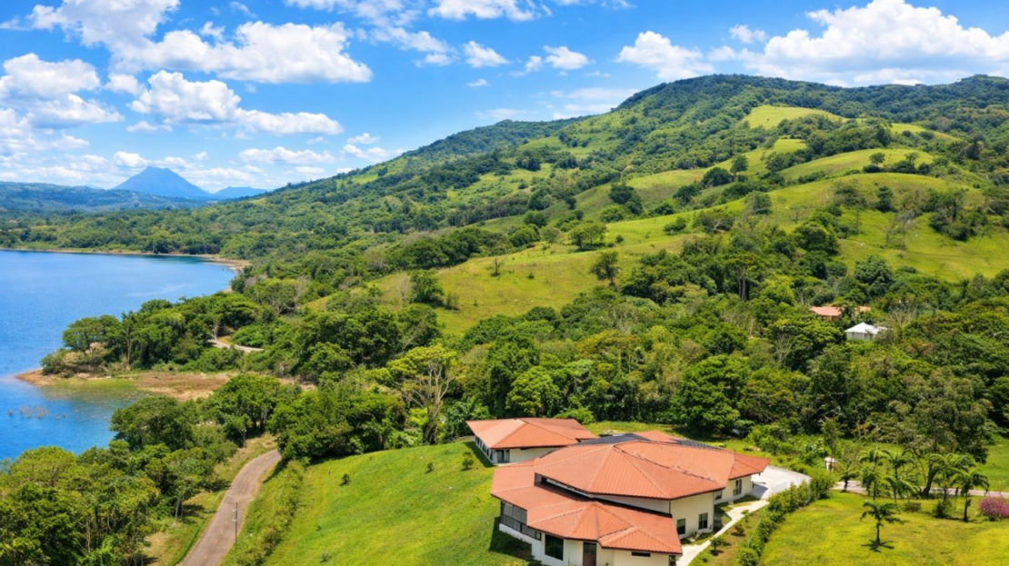Villa Aurea: Distinguished Guanacaste Estate with Panoramic Views of the Iconic Arenal Volcano & Lake Arenal