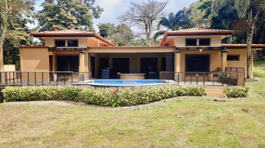 Lake-Access Luxury Villa with Pool