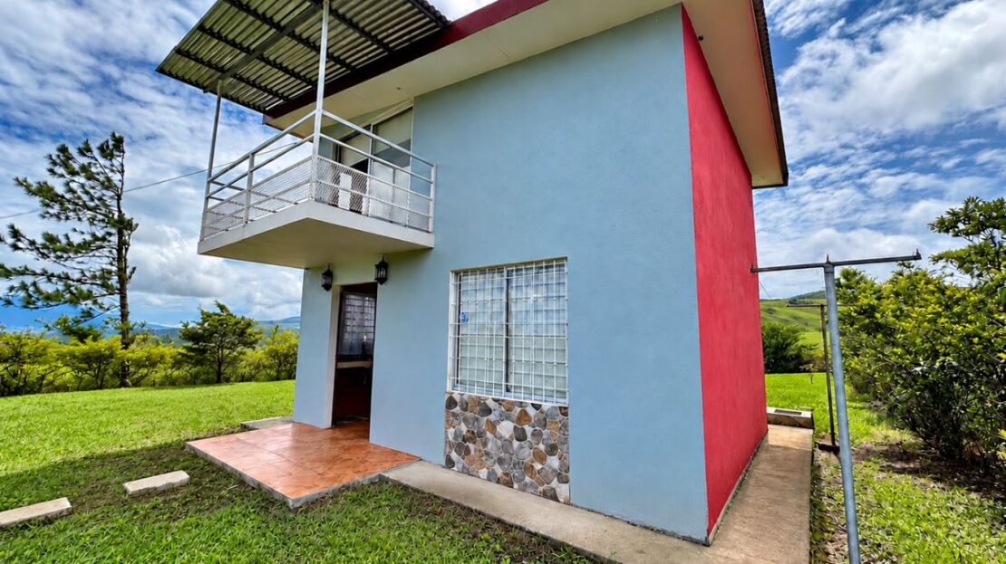 Volcano Views & Country Living - A Private Tierras Morenas Retreat
